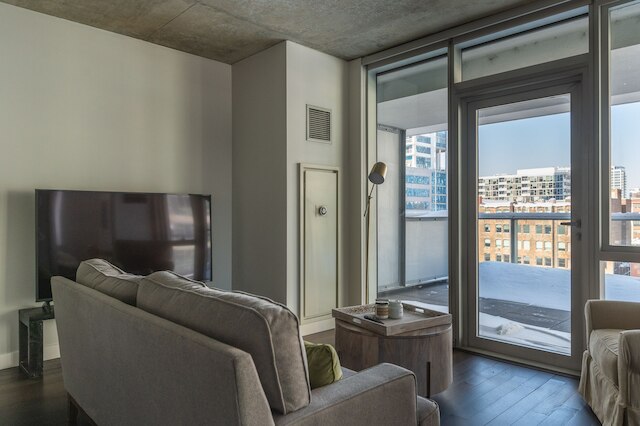 プライベートオフィス&テラス付きラグジュアリーアパート