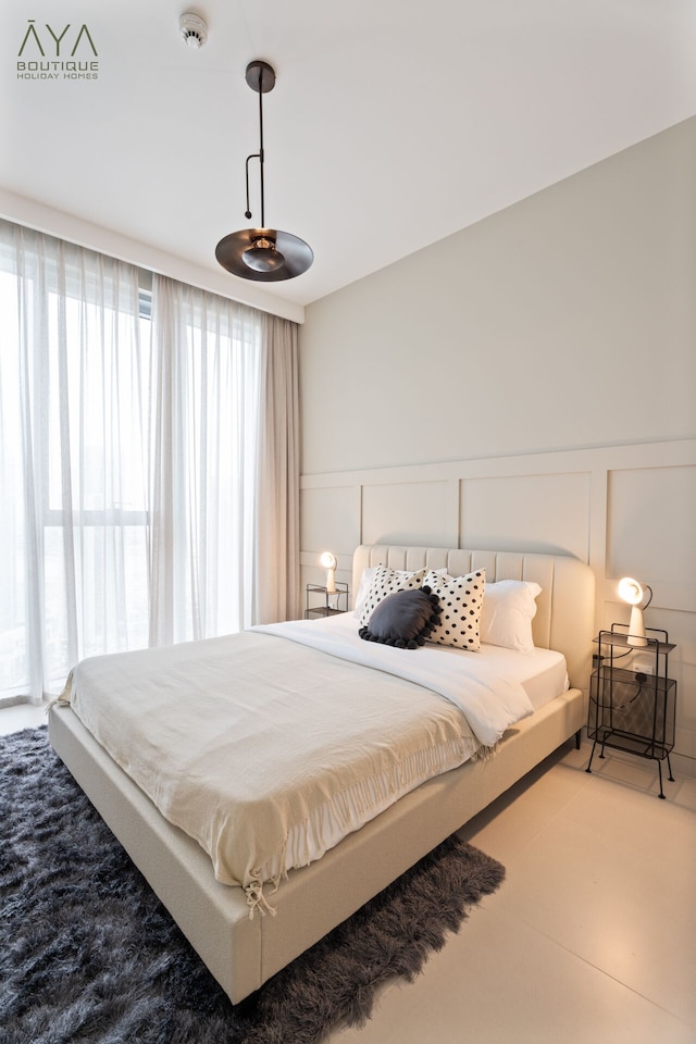 アヤ - エレガントな1BRアパートメント、バルコニーとクリークの景色付き