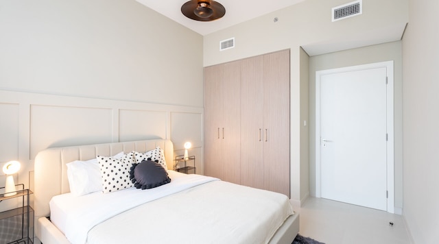 アヤ - エレガントな1BRアパートメント、バルコニーとクリークの景色付き