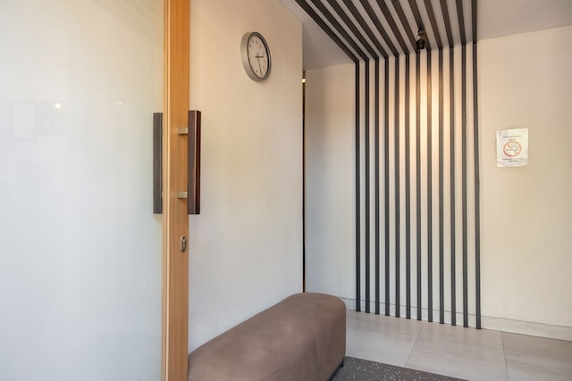 モノ コリビング パキス、スラバヤ