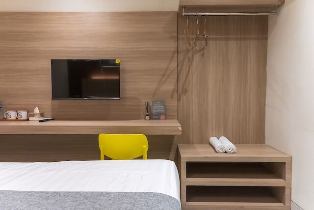 モノ コリビング パキス、スラバヤ