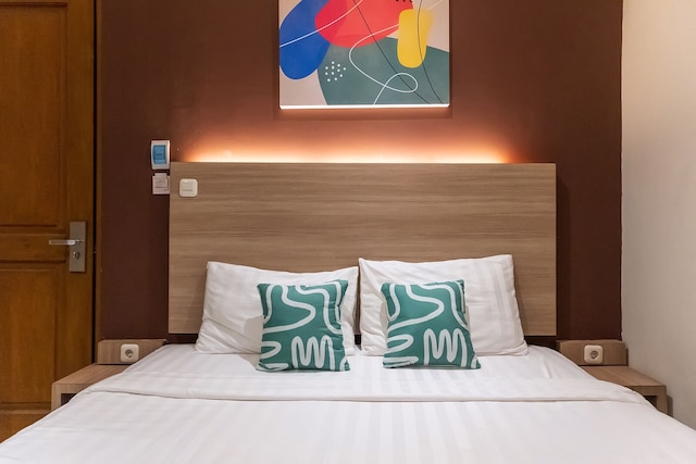 モノ コリビング パキス、スラバヤ