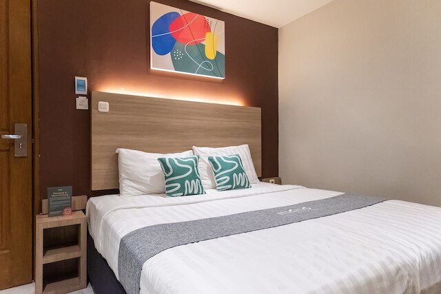 モノ コリビング パキス、スラバヤ