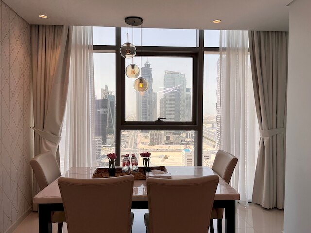 エレガント 2 BHK パラマウント タワー シティ ビュー