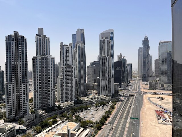 エレガント 2 BHK パラマウント タワー シティ ビュー