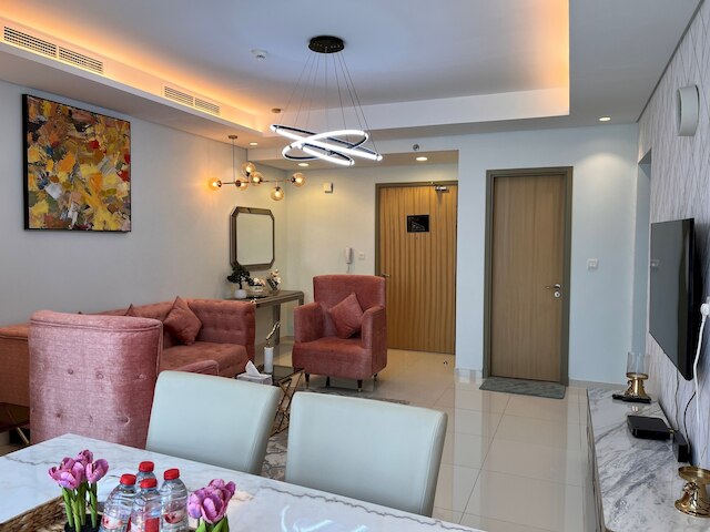 エレガント 2 BHK パラマウント タワー シティ ビュー