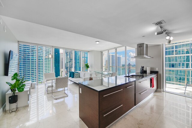 Luxury 2BR Condo at Icon Brickell W（ラグジュアリー2部屋コンドミニアムat Icon Brickell W）