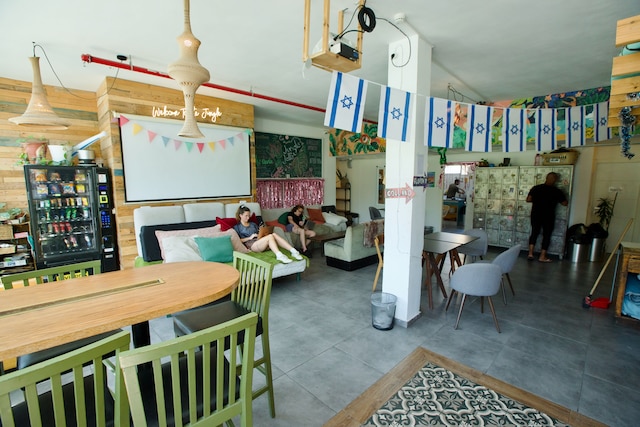 ジャングルジャファホステル年齢18から45