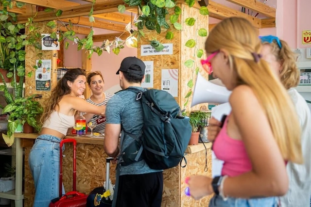 ジャングルジャファホステル年齢18から45