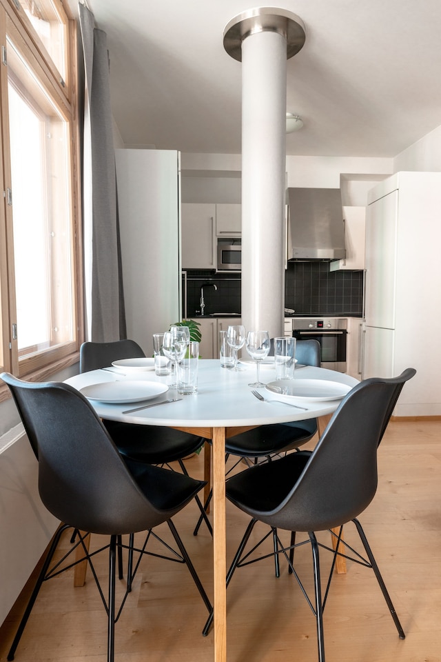 2ndhomes スタイリッシュ1BRアパート w サウナ&バルコニー