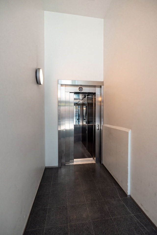 2ndhomes スタイリッシュ1BRアパート w サウナ&バルコニー