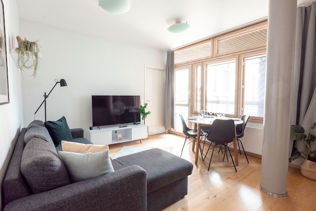 2ndhomes スタイリッシュ1BRアパート w サウナ&バルコニー