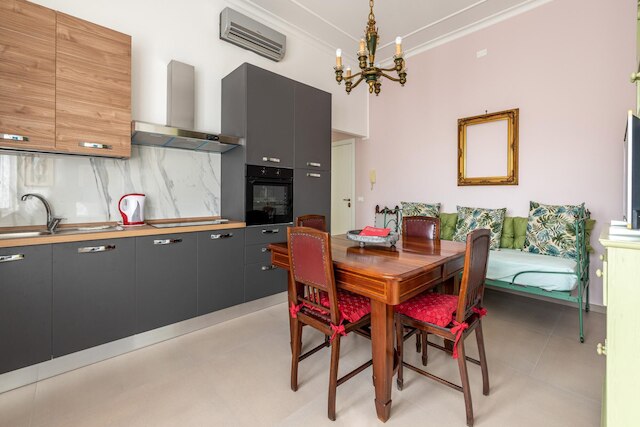 アッパルタメント ア ドゥエ パッシ ダ ヴィッラ トラビア