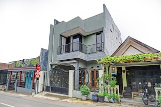 OYO ライフ 90737 ロスメン アイニ シャリア