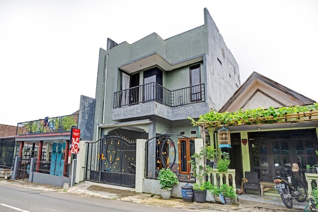 OYO ライフ 90737 ロスメン アイニ シャリア