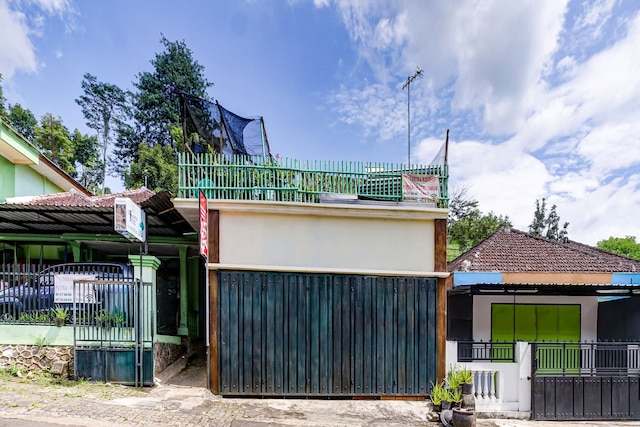 OYO ライフ 90879 アラ プレデター ファンパーク