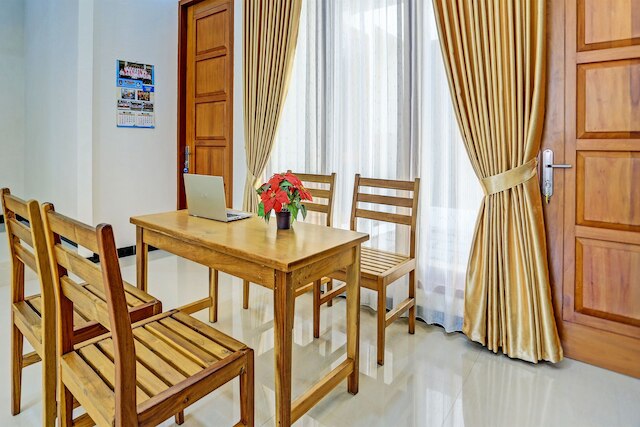 OYO ライフ 92321 アビヤン ヴィラ ホームステイ シャリア