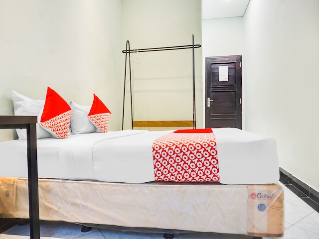 ホテル O マカッサル ニア モール パナクッカン フォーマリー サヤン ホーム ステイ