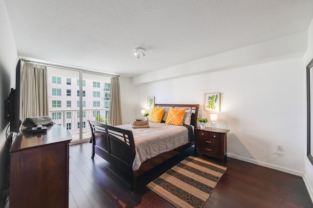 プールビュー・フロム・エクスクルーシブ・ブリッケル・コンド