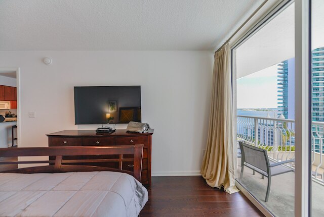 プールビュー・フロム・エクスクルーシブ・ブリッケル・コンド