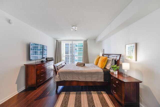 プールビュー・フロム・エクスクルーシブ・ブリッケル・コンド