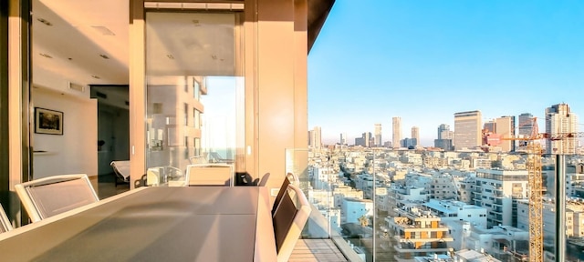 ハヤーコン ブルー シー アイ イン テル アビブ ヤフォ