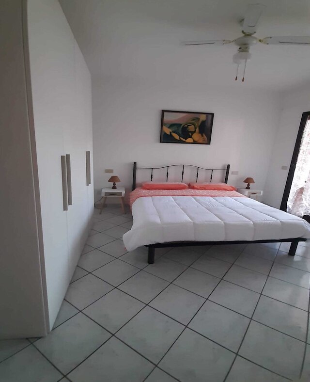 オルビア、コスタ・スメラルダ空港近く - 禁煙