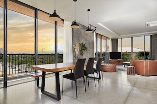 モダンな2ベッドルームアパート、大きなリビングルーム、高速Wifi