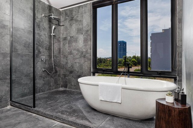 モダンな2ベッドルームアパート、大きなリビングルーム、高速Wifi