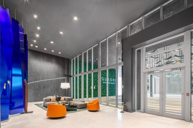 デザイン ディストリクトでの ラグジュアリー コンド w/デン