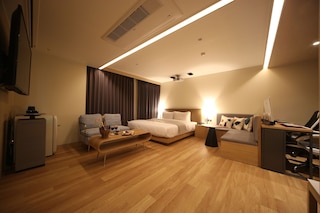 Hound Hotel Sajik Minam Station