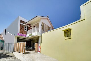 ホテル O ゲストハウス キング プントデウォ