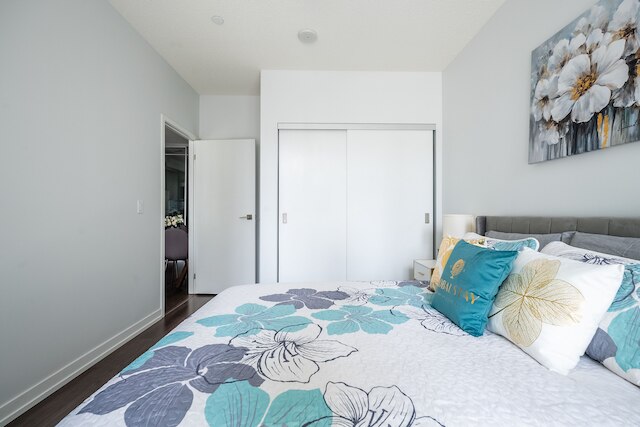 モダン リリアン ストリート コンドス ミッドタウン トロント