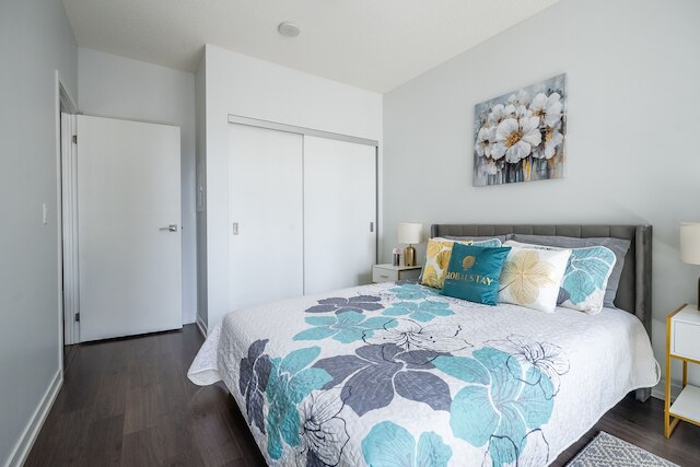 モダン リリアン ストリート コンドス ミッドタウン トロント