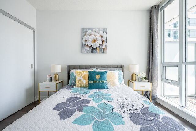 モダン リリアン ストリート コンドス ミッドタウン トロント