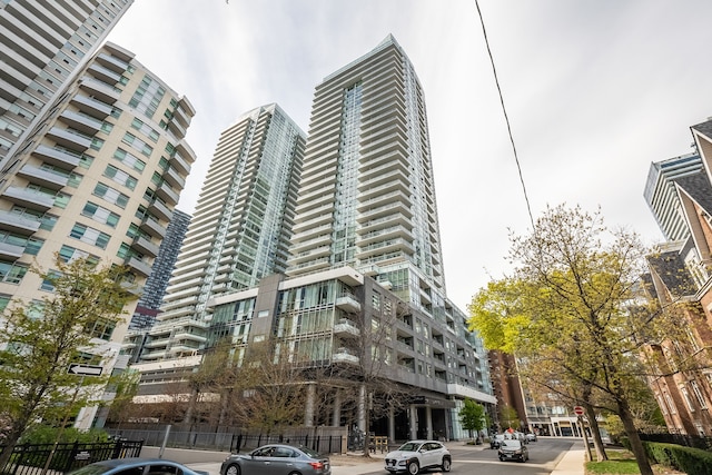 モダン リリアン ストリート コンドス ミッドタウン トロント