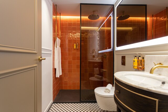 アポン・エンジェルズ - アダルトオンリー