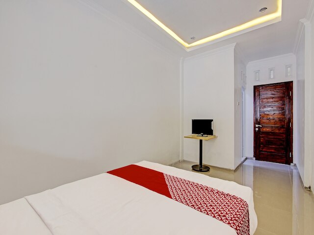 OYO  92166 ニルワナ  イン  シャリア