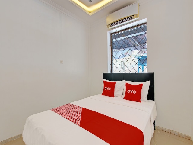 OYO  92166 ニルワナ  イン  シャリア