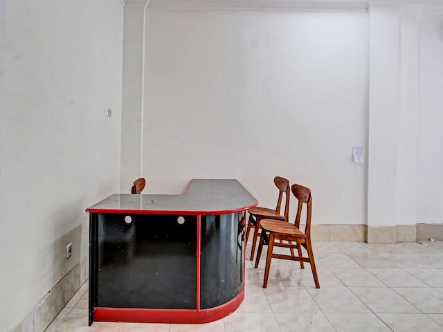 OYO  92166 ニルワナ  イン  シャリア