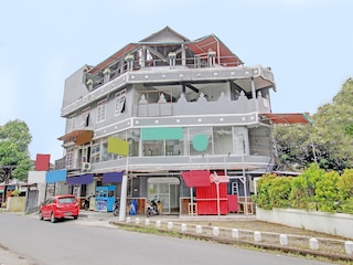 OYO  92166 ニルワナ  イン  シャリア