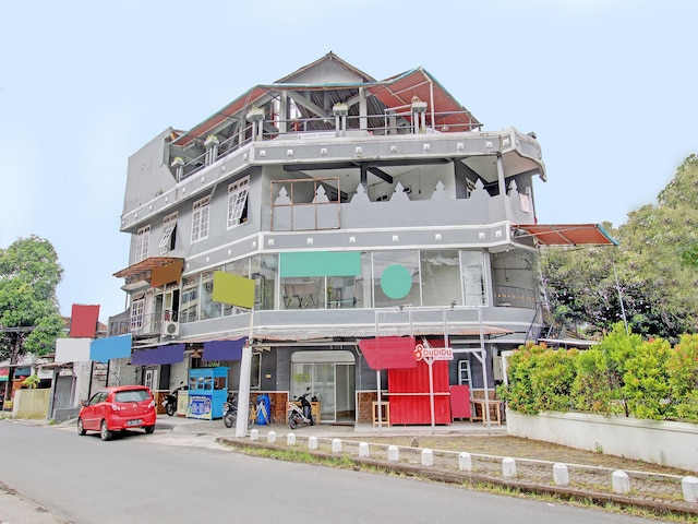 OYO  92166 ニルワナ  イン  シャリア