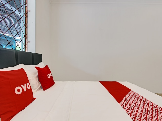 OYO  92166 ニルワナ  イン  シャリア