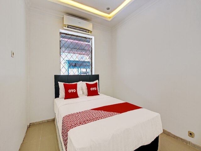 OYO  92166 ニルワナ  イン  シャリア