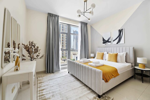 シルクハウスクラレン、ダウンタウンドバイ