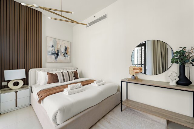 シルクハウスクラレン、ダウンタウンドバイ