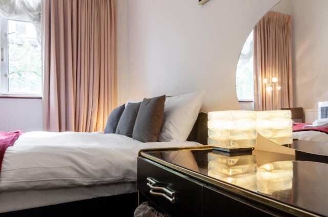 ラージ 3 ベッド  アパートメント イン ロンドン ケンジントン ガーデンズ