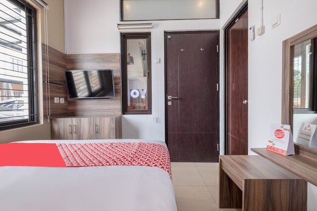 OYO Life 3246 ウォルナットイン G-10