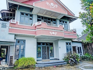 ホテル O ウィスマ イナヤ シャリア