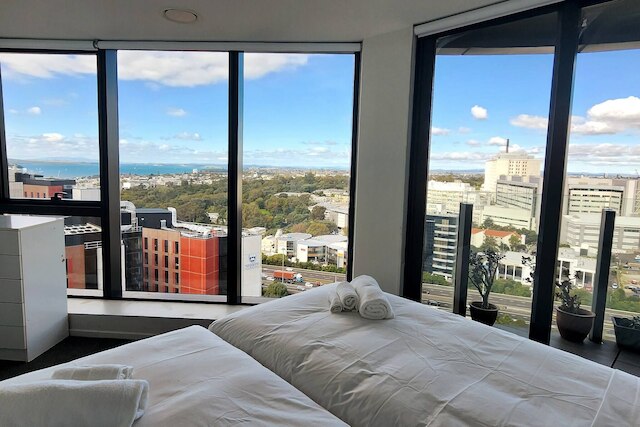 サニー、スペーシャス アンド マグニフィセント シービューズ！